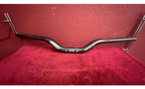 Hussefelt DH Riserbar *610MM, 31,8mm Klemmung , 50mm Rise , Gekürzt